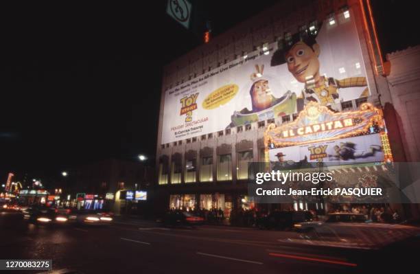 Affiche du film 'Toy Story' en façade du 'El Capitan Theatre' sur le Hollywood Boulevard à Los Angeles, en Californie, en 1999, Etats-Unis.