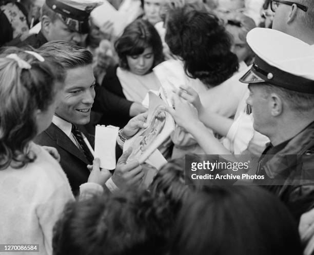 American actor Richard Chamberlain with his fans, circa 1965.