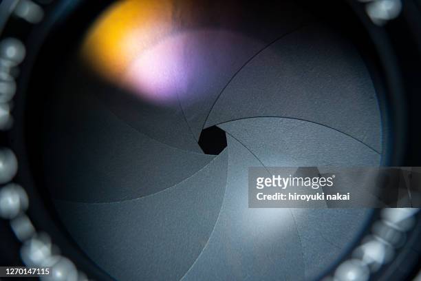 diaphragm blade of lens of camera - camera shutter stock-fotos und bilder