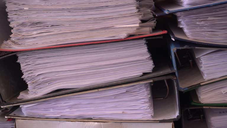 File Paper Close. Type Close-up paper files archive documents 동영상 (1270189164) - 게티이미지뱅크