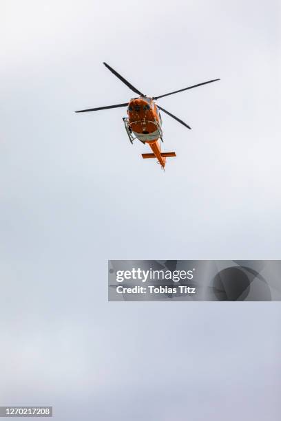 rescue helicopter flying in sky - air ambulance stock pictures, royalty-free photos & images