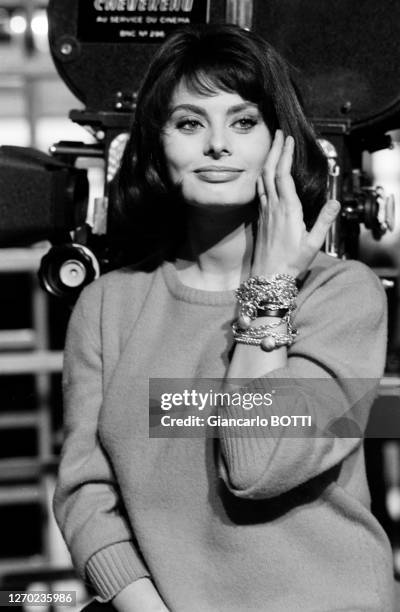 Sophia Loren lors du tournage du film 'Le couteau dans la plaie' réalisé par Anatole Litvak à Paris en 1961, France