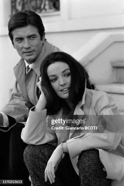 Marie Laforêt et Pierre Brice lors du tournage du film 'Le Treizième Caprice' réalisé par Roger Boussinot )à Paris en mars 1967, France