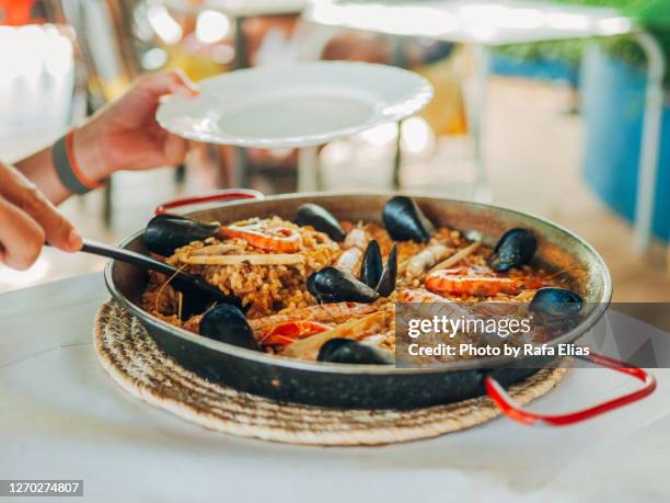 paella - shrimp seafood stockfoto's en -beelden