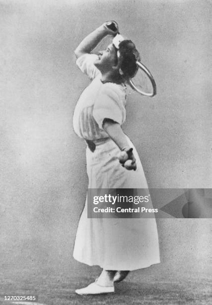 American tennis player May Sutton in play at Wimbledon, London, 1907. She won the Women's Singles championship that year.