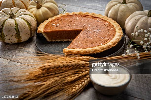pumpkin pie and autumn white pumpkins with babys breath flowers on wood background - pumpkin pie stock pictures, royalty-free photos & images
