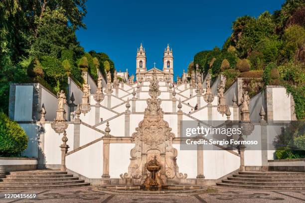 sightseeing landmark, famous baroque staircase in the sanctuary of bom jesus do monte, braga, portugal - braga fotografías e imágenes de stock