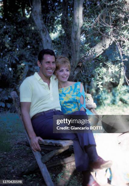 Actrice Michele Mercier et son mari Claude Bourillot à Rome, Italie en 1967.