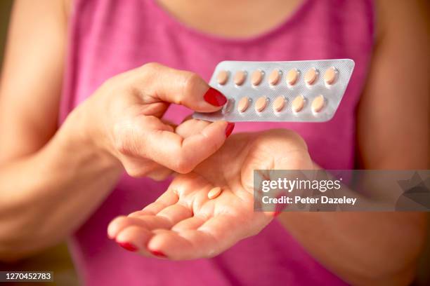 pills in blister pack - codeine stockfoto's en -beelden