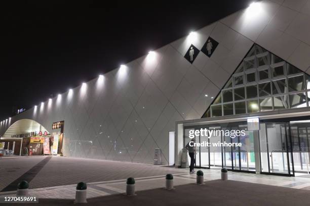zona de servicio de tomei expressway ebina en japón - ciudad de ebina fotografías e imágenes de stock