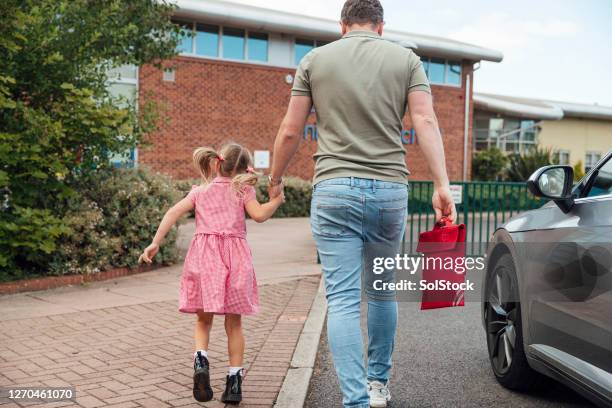 terug naar school - first day of astronomical autumn in the uk stockfoto's en -beelden