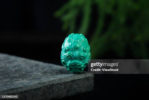 a jade pendant features - chinese collar stockfoto's en -beelden