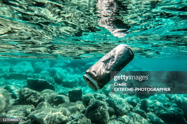 a can thrown in the water - drink can stock pictures, royalty-free photos & images
