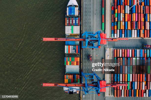 Robot Loading Truck Photos and Premium High Res Pictures - Getty Images