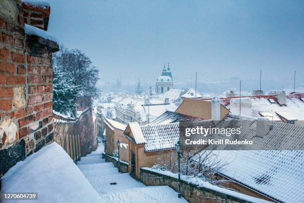 steps outside prague castle wall in winter - castelo de hradcany imagens e fotografias de stock