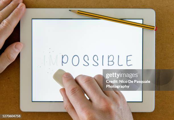 possible or impossible? - mogelijk stockfoto's en -beelden