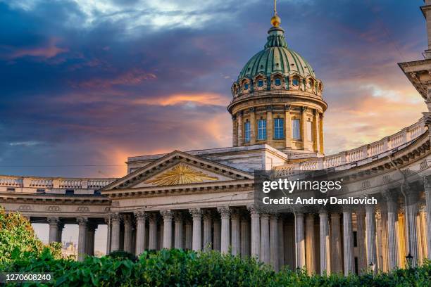 kazan kathedraal (kazanskiy kafedralniy sobor) in sint-petersburg. - st petersburg stockfoto's en -beelden