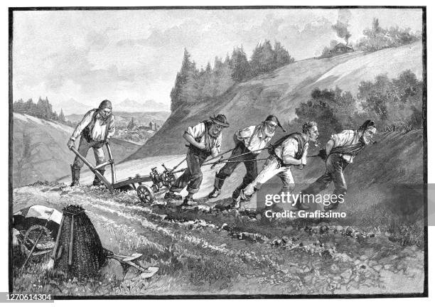 stockillustraties, clipart, cartoons en iconen met de arbeiders die van de landbouwerij het gebied door hand zwitserland 1896 ploegen - omgeploegd veld