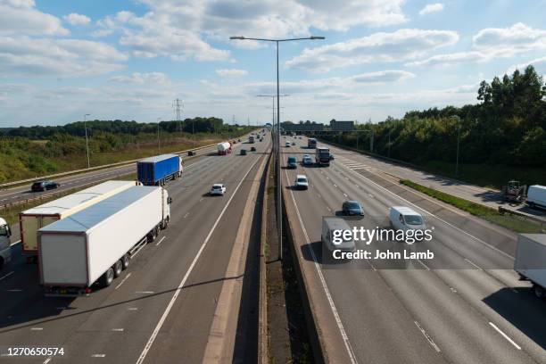 m1 motorway in bedfordshire, england - m1 autosnelweg engeland stockfoto's en -beelden