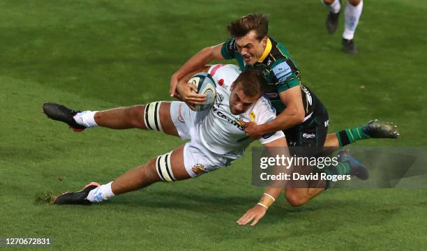 Sean Lonsdale of Exeter Chiefs dives over for the first try despite being tackled by George Furbank during the Gallagher Premiership Rugby match...