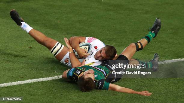 Sean Lonsdale of Exeter Chiefs dives over for the first try despite being tackled by George Furbank during the Gallagher Premiership Rugby match...