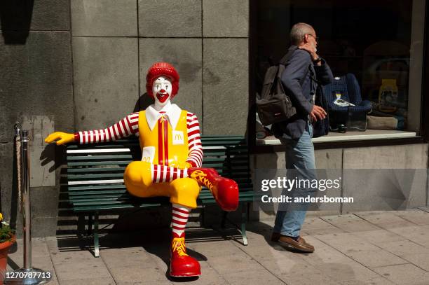 ronald mcdonald in stockholm sweden - ronald mcdonald stock pictures, royalty-free photos & images