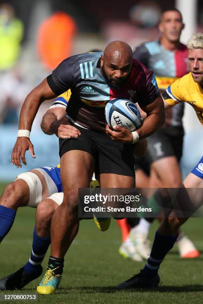 Paul Lasike of Harlequins takes on the Bath Rugby defence during the Gallagher Premiership Rugby match between Harlequins and Bath Rugby at...