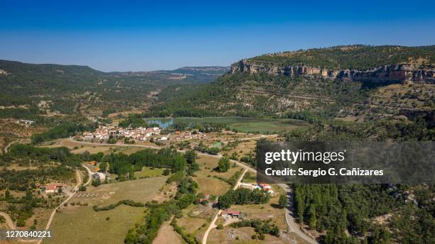 pueblo de uña, cuenca - escarpado fotografías e imágenes de stock