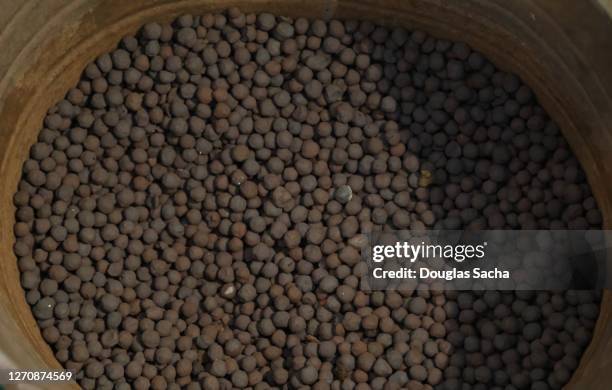 iron ore pellets used in steel making - eisenerz stock-fotos und bilder