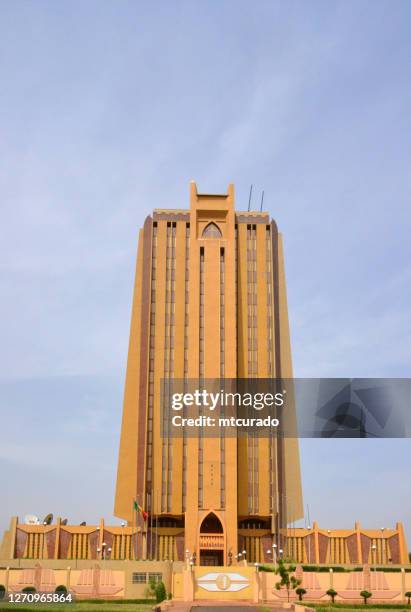 bamako, mali: central bank of west african states - bceao, issues the west african cfa franc, main facade on october 22 blvd - central bank of west african states stock pictures, royalty-free photos & images