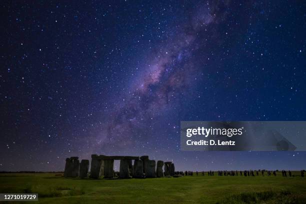 stonehenge at night - solstice stock pictures, royalty-free photos & images