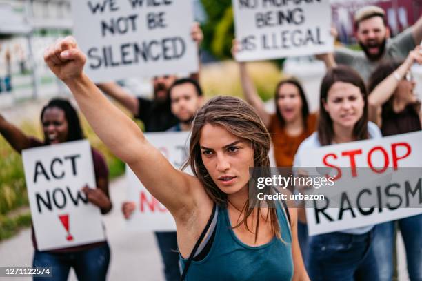people on strike against racism - racismo imagens e fotografias de stock