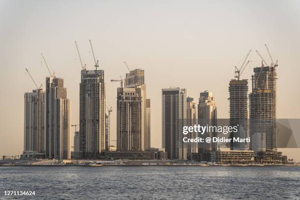 view of a large residential and business district under construction in dubai, uae - emerging markets stockfoto's en -beelden