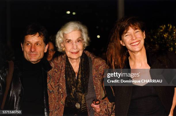 Jane Birkin accompagnée de sa mère Judy le 24 octobre 1999 à Paris, France.