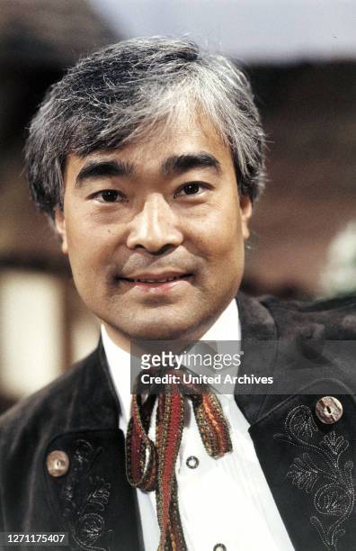 Auch Takeo Ischi, bekannter Jodler und Volksmusiksänger aus Japan. Japanese Folk-music singer and yodeler, Porträt circa 1997.