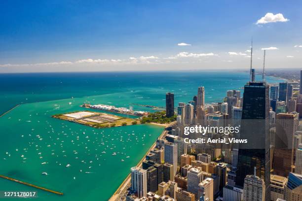 chicago cityscape und lake michigan im sommer - lake shore drive chicago stock-fotos und bilder