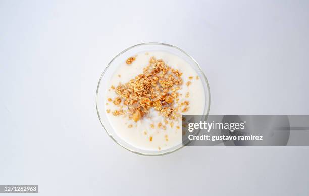 granola oatmeal yogurt honey - bowl of cereal stock pictures, royalty-free photos & images