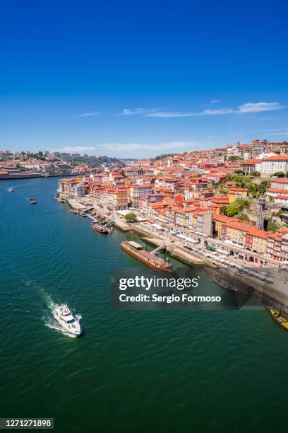 porto, portugal. cityscape. bairro da ribeira, iconic quarter seen from high angle on sunlight. - porto district portugal stockfoto's en -beelden