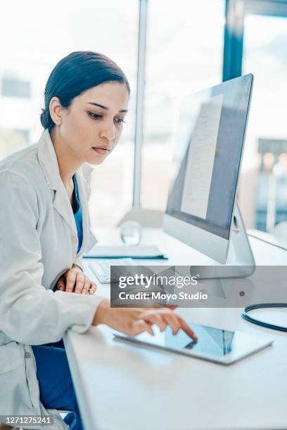 Medical Office Staff Computer Photos and Premium High Res Pictures ...