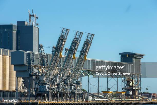 grain loading cranes and gantry - newcastle new south wales stock pictures, royalty-free photos & images