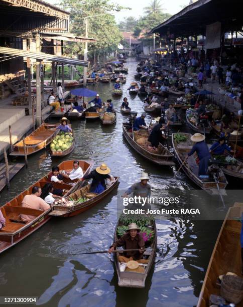 Marché flottant à Bangkok, circa 1990, Thaïlande.