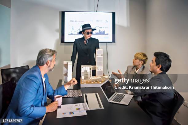 Manager Briefing Managing Director Office Photos and Premium High Res Pictures - Getty ...