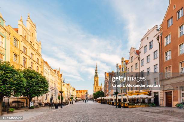 long market square in gdansk, poland - marktplein stockfoto's en -beelden
