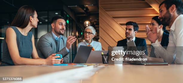 business meeting - bois table stock pictures, royalty-free photos & images