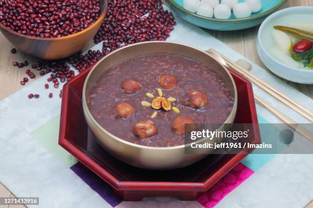 red bean porridge - red bean soup stock-fotos und bilder