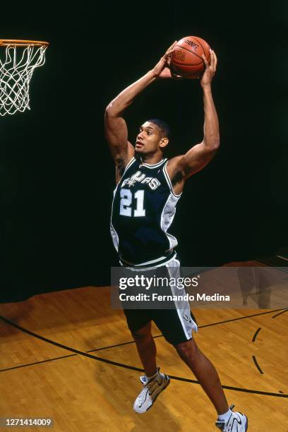 1,107 Tim Duncan Dunk Stock Photos, High-Res Pictures, and Images ...