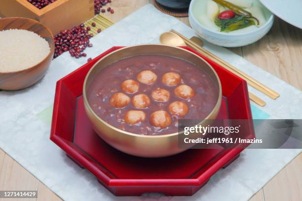 red bean porridge - red bean soup stock-fotos und bilder