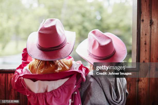 girl wearing pink cowboy hats - girl and blond hair and cowboy hat stock pictures, royalty-free photos & images