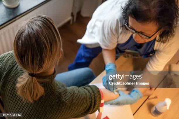 female nurse is taking blood of patient - analisis de sangre fotografías e imágenes de stock