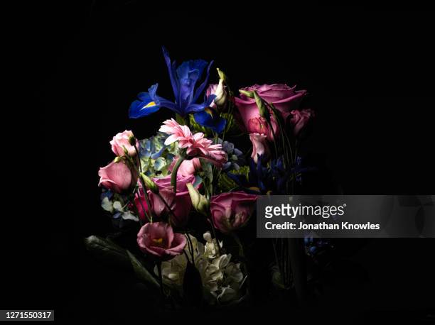 bouquet of flowers - black rose fotografías e imágenes de stock